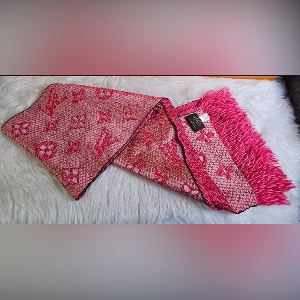 ✨Louis Vuitton Logomania Scarf! - Picture 5 of 9